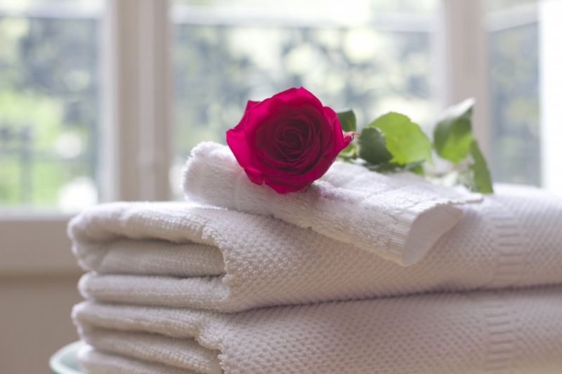 hotel-CABASSE-min_towel_rose_clean_care_salon_spa_white_bath-731641